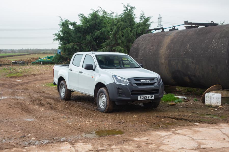  Isuzu D-Max Ultility Double Cab 2018 года  (UK) (фото 17 из 24)